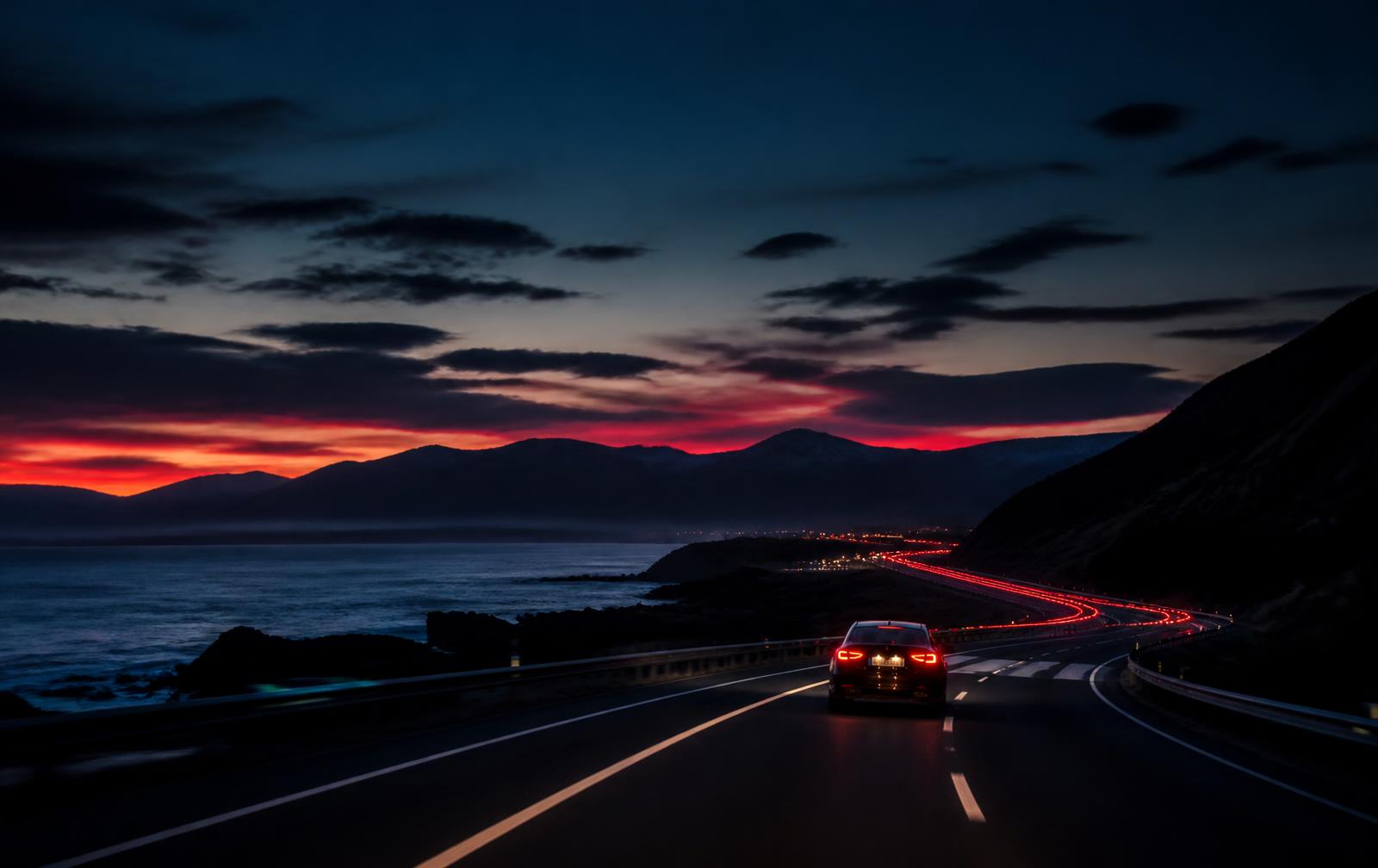 Carretera chilena con la cordillera